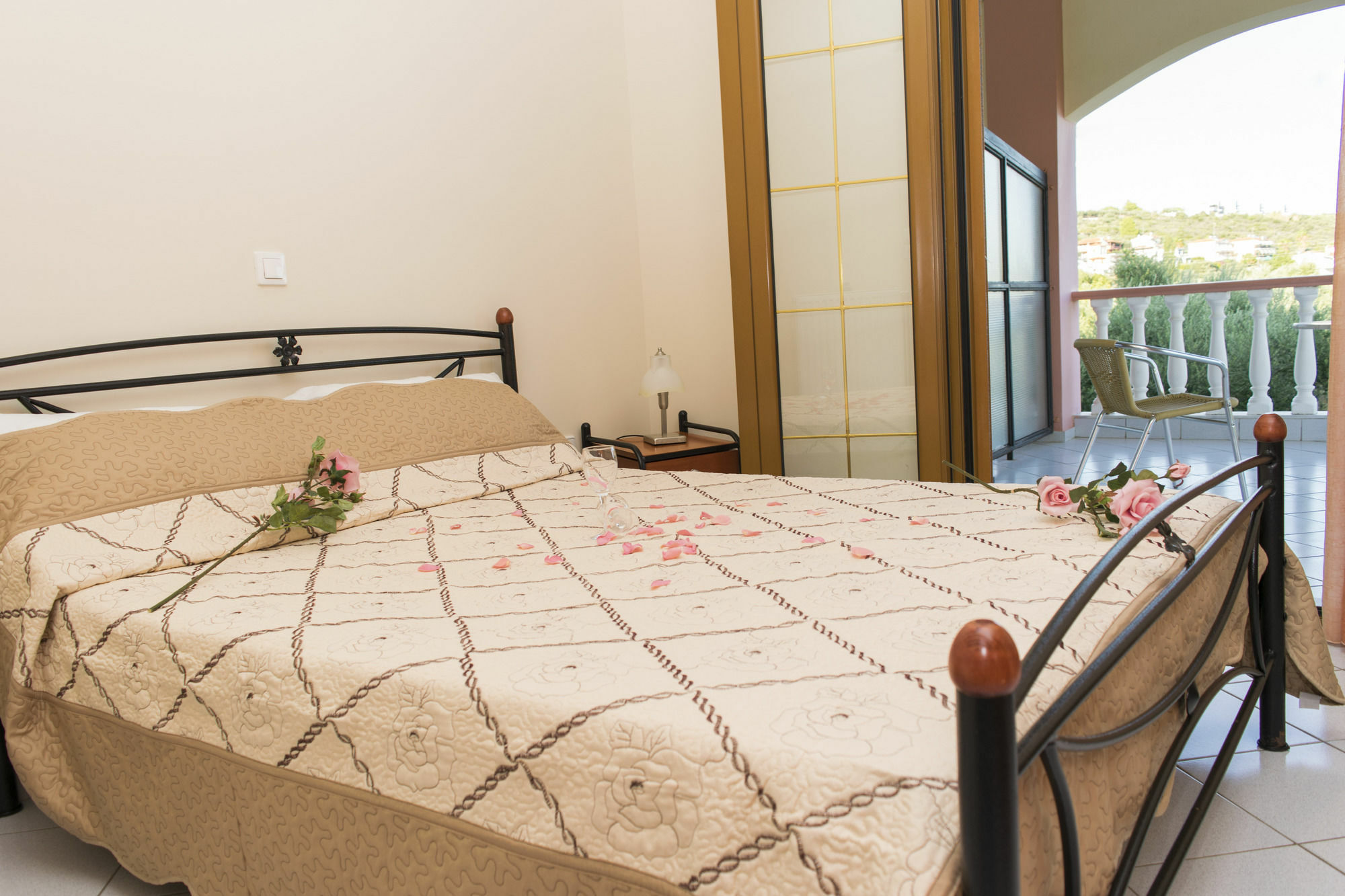 Sofia Apartments Mavrovoúnion 외부 사진