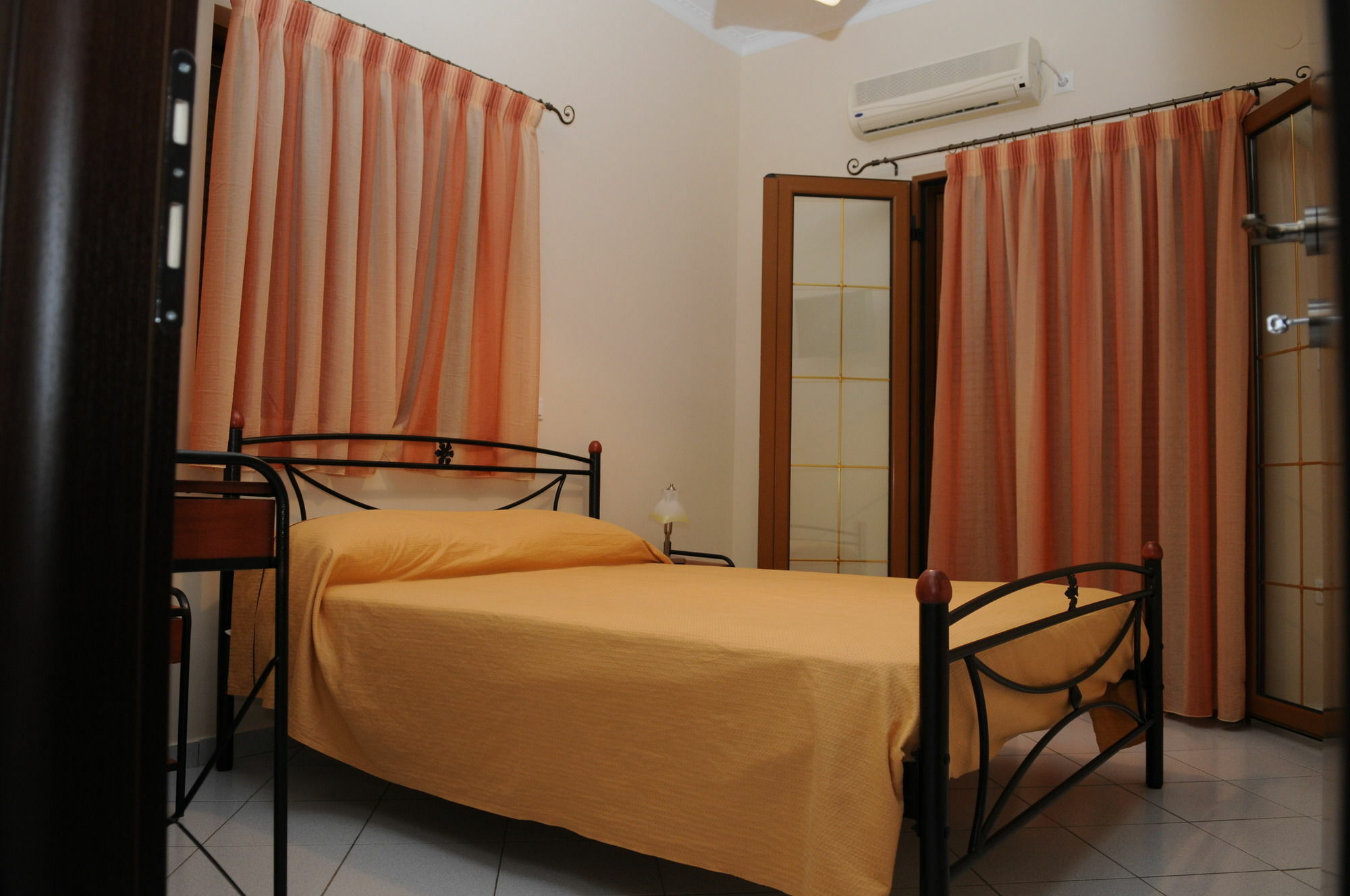 Sofia Apartments Mavrovoúnion 외부 사진