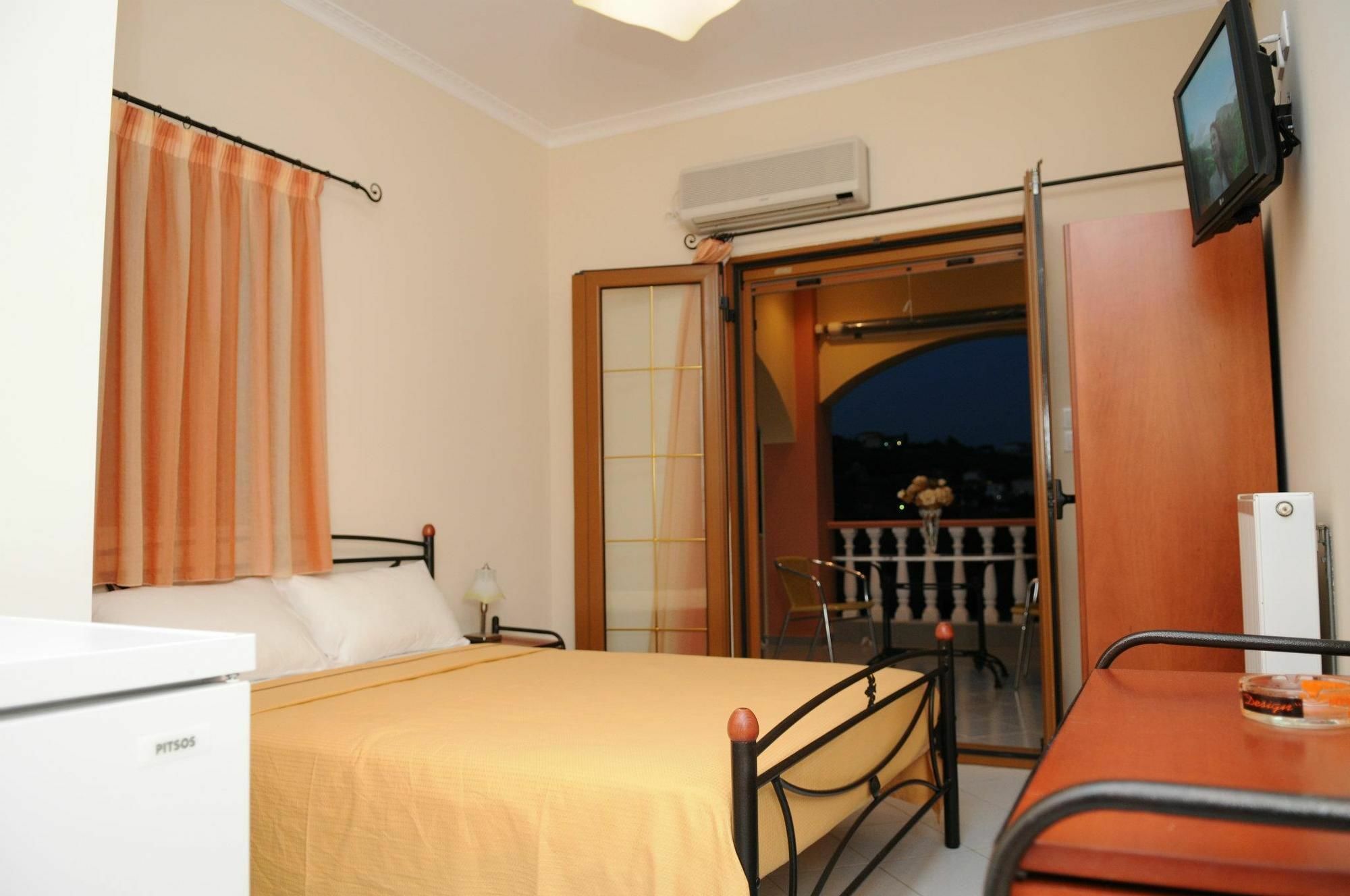 Sofia Apartments Mavrovoúnion 외부 사진